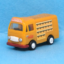 Camion Coca-Cola giallo Nissan